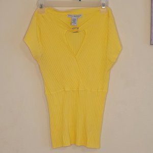 Yellow short sleeve shirt with keyhole opening.